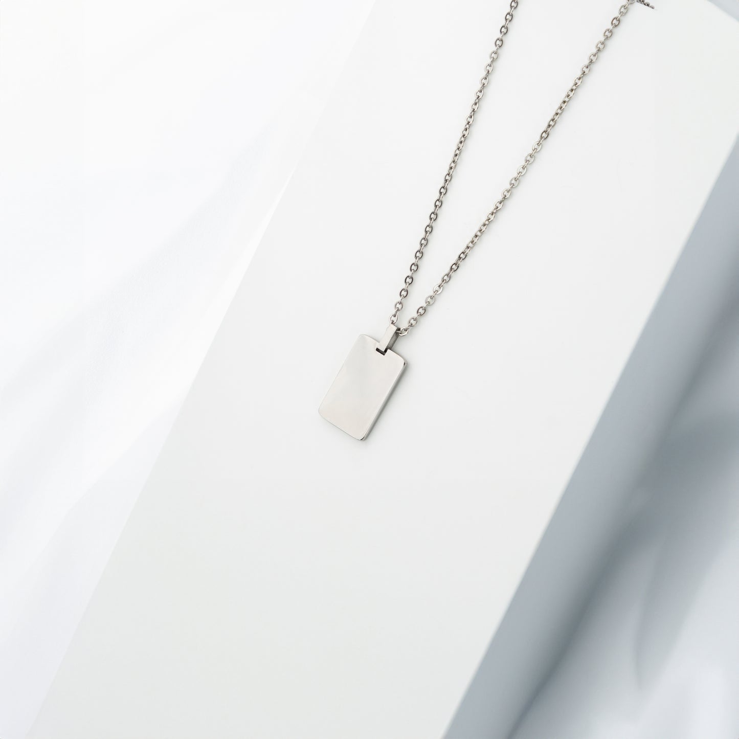 Collana con ciondolo rettangolare personalizzabile