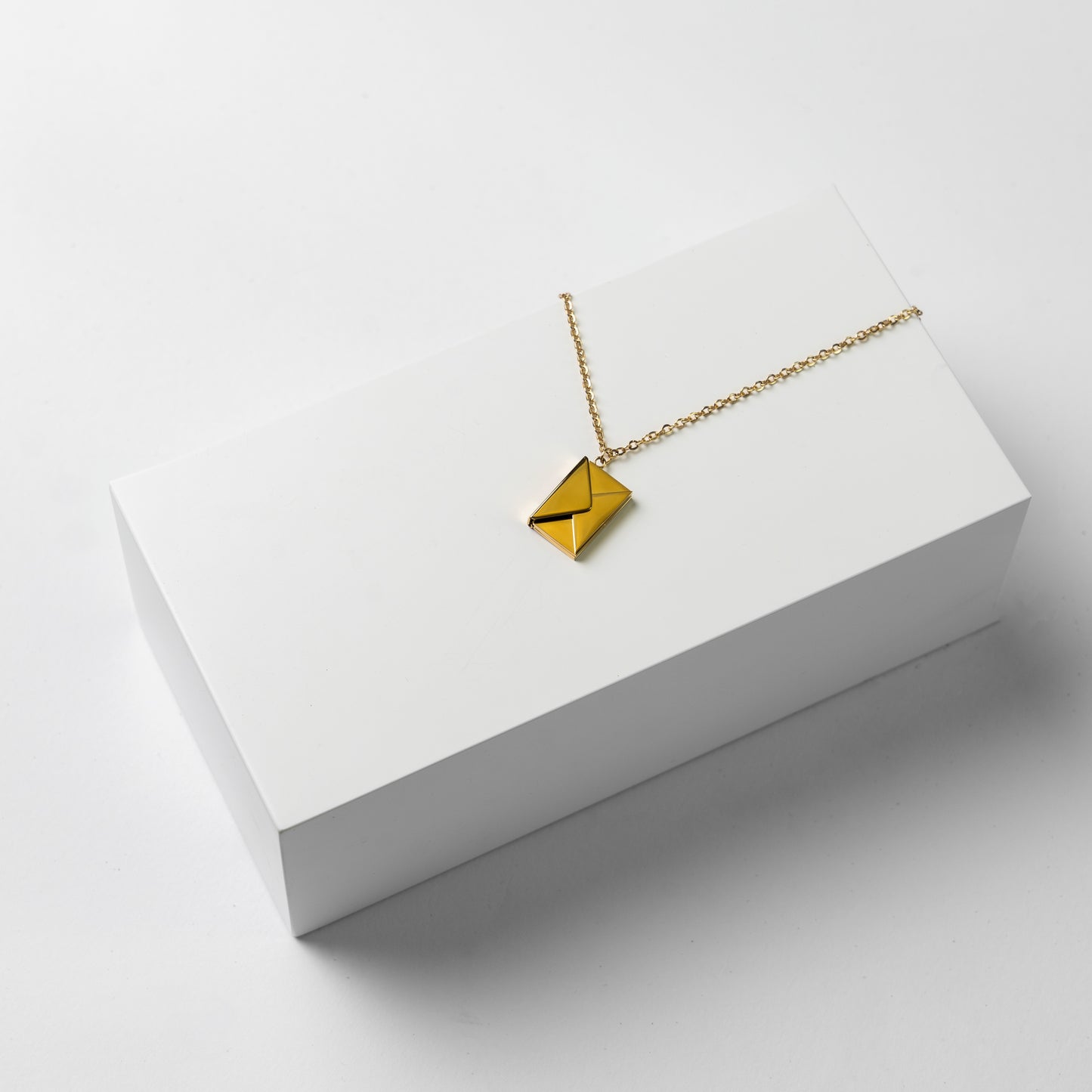 Collana lettera