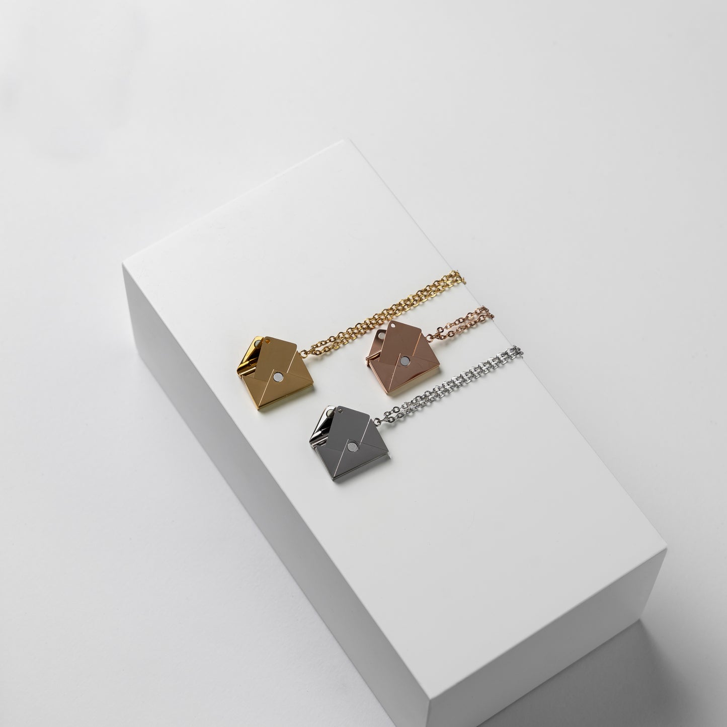 Collana lettera